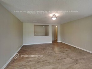 7102 Beekman Lake Dr in Jacksonville, FL - Building Photo - Building Photo