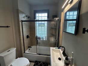 2203 Kemper Ln in Cincinnati, OH - Building Photo - Building Photo