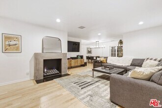 5208 Woodman Ave in Los Angeles, CA - Building Photo - Building Photo