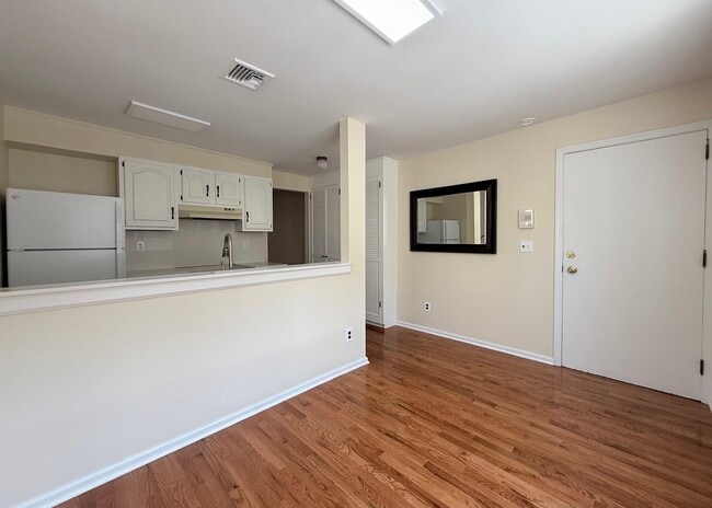 2076 Boston Post Rd in Larchmont, NY - Building Photo - Building Photo