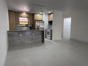 3877 Estepona Ave in Doral, FL - Building Photo - Building Photo