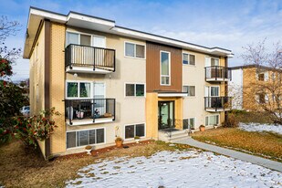 1415 37th St SW in Calgary, AB - Building Photo
