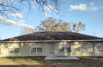 1223 Persian Ave in Spring Hill, FL - Foto de edificio - Building Photo