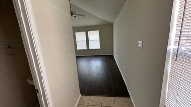 17123 Oakwood Chase Dr in Spring, TX - Building Photo - Building Photo