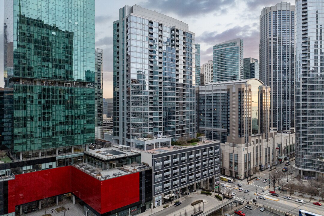 The Fairbanks at Cityfront Plaza in Chicago, IL - Building Photo