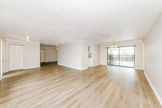 4760 Greencroft Rd in Sarasota, FL - Building Photo - Building Photo