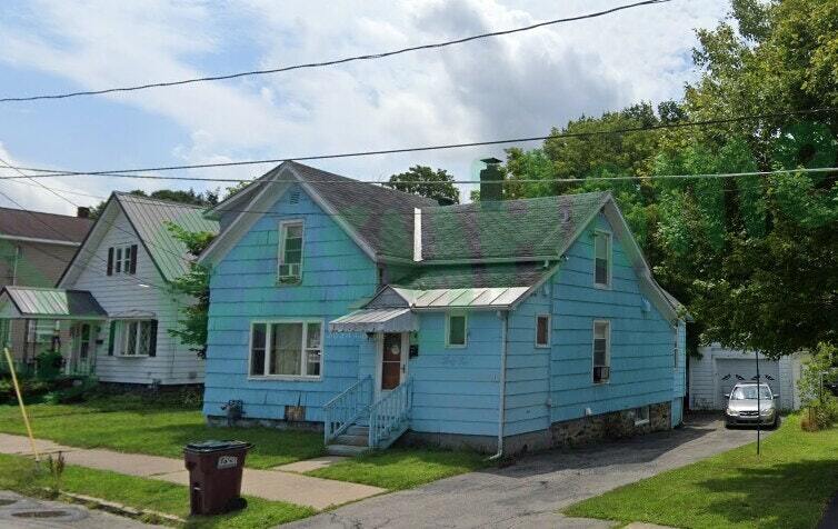 31 Alexander St in Gloversville, NY - Foto de edificio