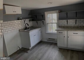 365 N Evans St in Pottstown, PA - Building Photo