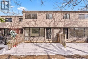 270 Montmorency Dr in Hamilton, ON - Building Photo