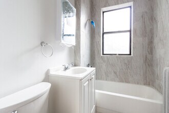 7726 N Marshfield Ave, Unit 3C in Chicago, IL - Building Photo - Building Photo