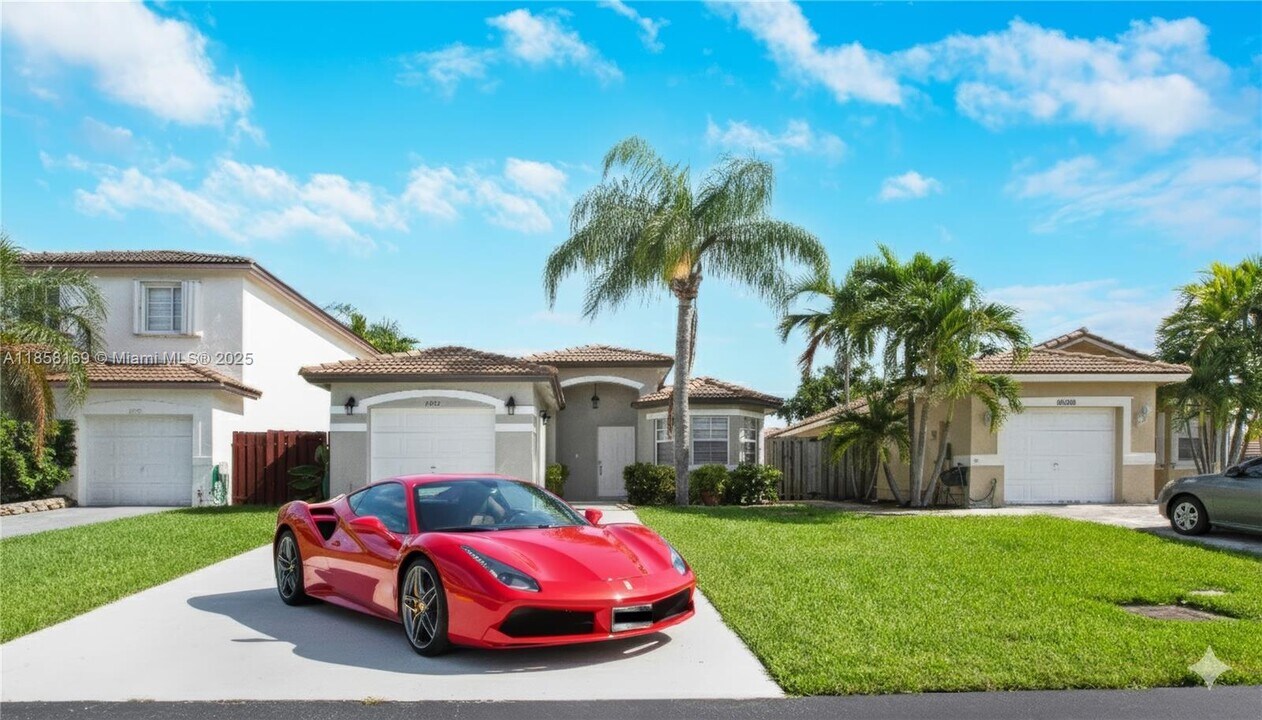 8743 SW 213th Ln in Cutler Bay, FL - Building Photo