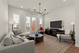 4217 Deming Cir in Atlanta, GA - Building Photo