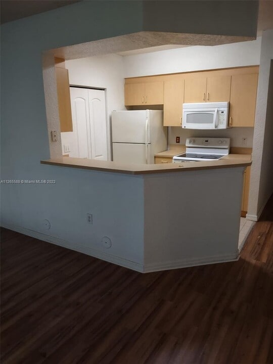 208 Belmont Ln in North Lauderdale, FL - Building Photo