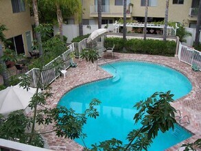 5434 Zelzah Ave in Los Angeles, CA - Building Photo - Building Photo