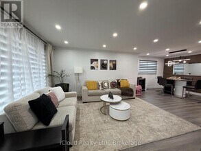 17 Cloud Dr in Toronto, ON - Building Photo - Building Photo