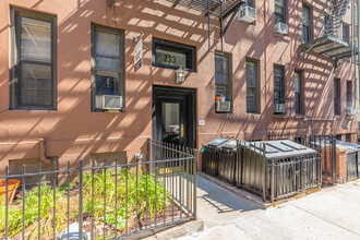 233 E 82nd Street in New York, NY - Building Photo - Building Photo