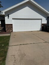 6606 S 108th Terrace in Omaha, NE - Building Photo - Building Photo