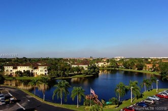 250 Jacaranda Dr-Unit -612 in Plantation, FL - Building Photo - Building Photo