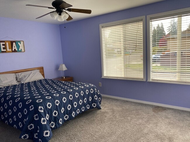 33640 27th Pl SW in Federal Way, WA - Foto de edificio - Building Photo