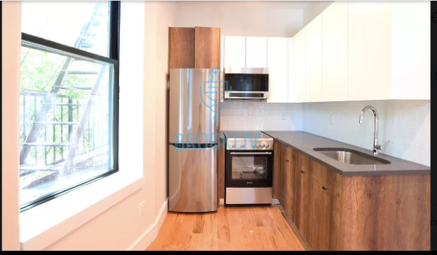 483 Evergreen Ave in Brooklyn, NY - Building Photo - Building Photo