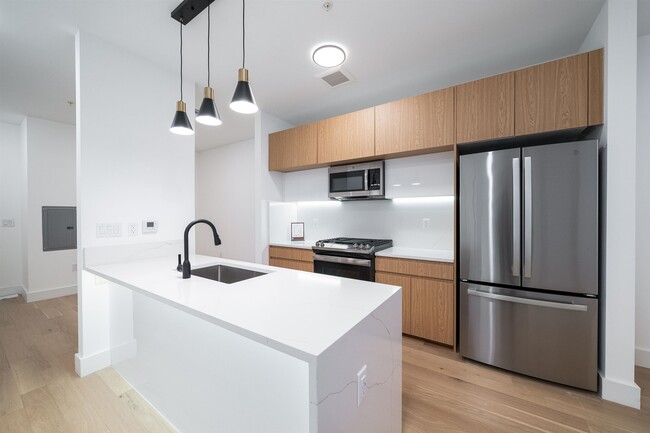 649 38th St-Unit -207 in Union City, NJ - Building Photo - Building Photo