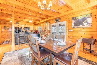 444 Sugar Mountain Way in Pigeon Forge, TN - Building Photo - Building Photo