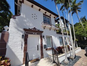 1823 S Bayshore Ln in Miami, FL - Building Photo - Building Photo