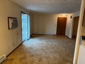 1917 Hartle Ave, Unit Hartle in Owatonna, MN - Building Photo - Building Photo