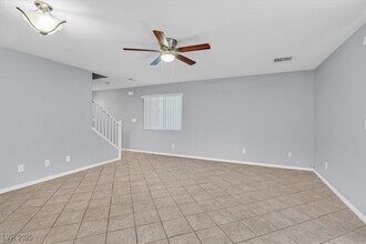 5262 Opal Crk Wy in Las Vegas, NV - Building Photo - Building Photo