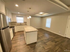 2215 Taxco Ct, Unit 4 in Edinburg, TX - Building Photo - Building Photo