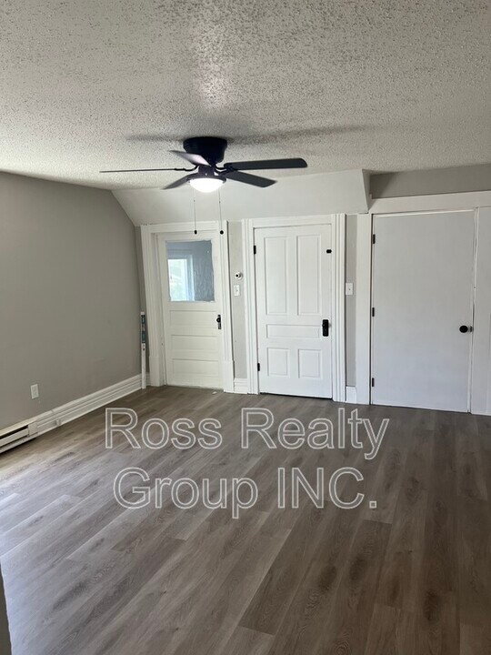1121 Delence St in Toledo, OH - Building Photo