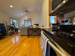 18 Old Hollis Rd in Biddeford, ME - Building Photo - Building Photo