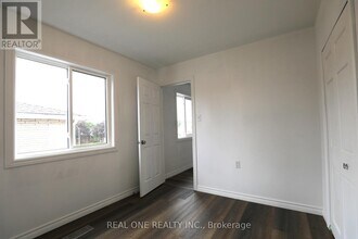 56 Skylark Dr in Hamilton, ON - Building Photo - Building Photo