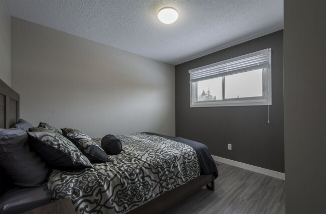 9312-93109 109 Ave in Grande Prairie, AB - Building Photo - Building Photo