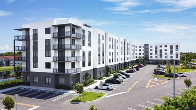 Old Cutler Village Phase 2 in Cutler Bay, FL - Foto de edificio - Building Photo