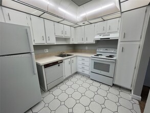 1300 St Charles Pl in Pembroke Pines, FL - Building Photo - Building Photo