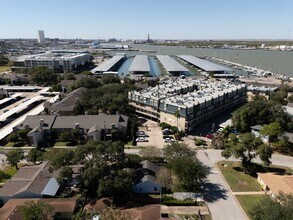 127 Pompano Ave in Galveston, TX - Building Photo - Building Photo