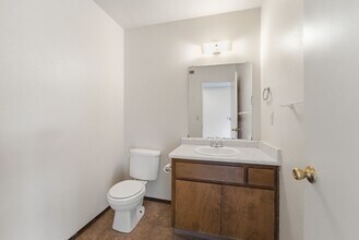 1316-1318 Val Dr in Marysville, CA - Building Photo - Building Photo