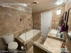 3730 Eastbourne Dr in Troy, MI - Building Photo - Building Photo