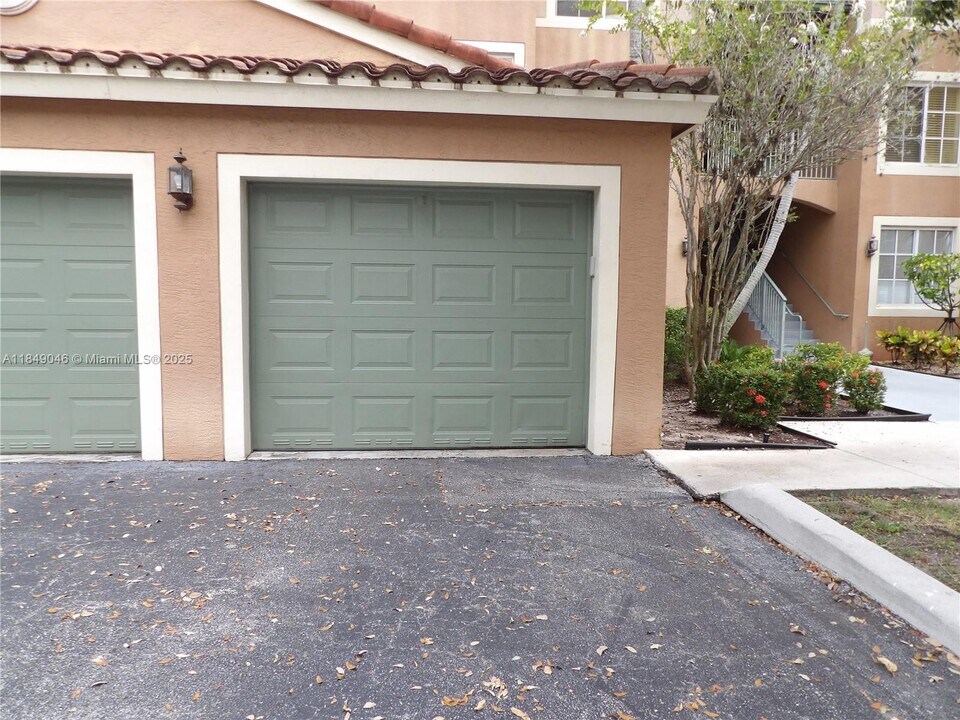 4828 N State Rd 7 in Coral Springs, FL - Building Photo