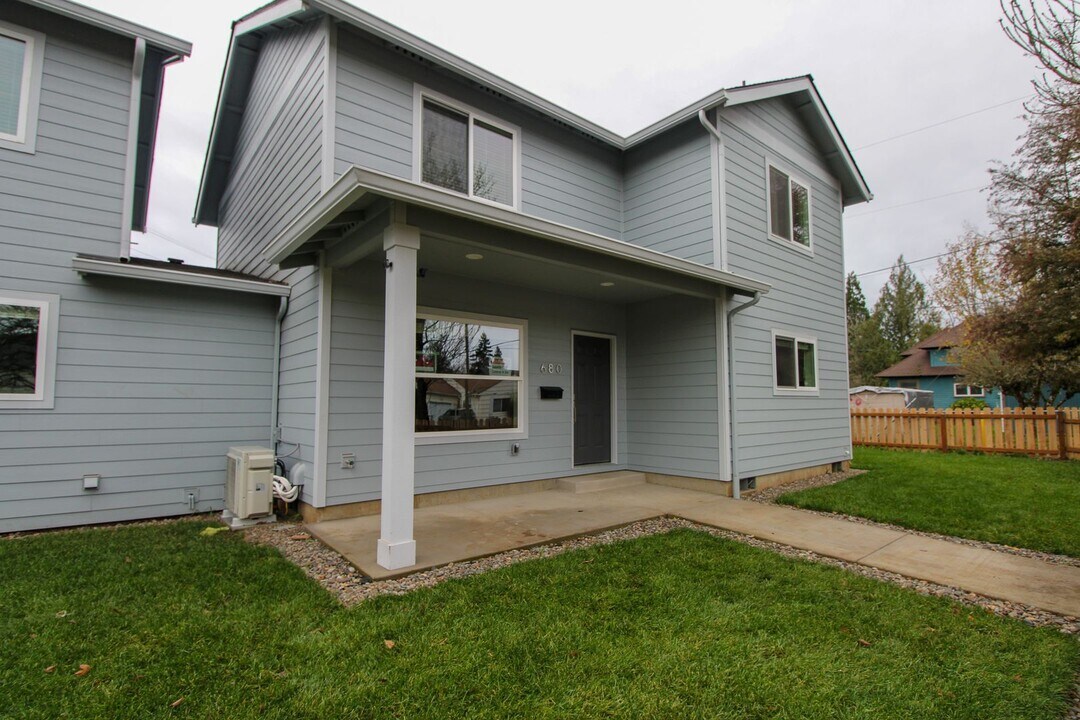 2295 Maple Ave NE in Salem, OR - Building Photo