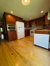 4 Lawrence Plain Rd in Hadley, MA - Building Photo - Building Photo