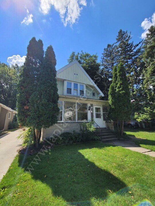 1027 Eleanor Ave in Toledo, OH - Building Photo