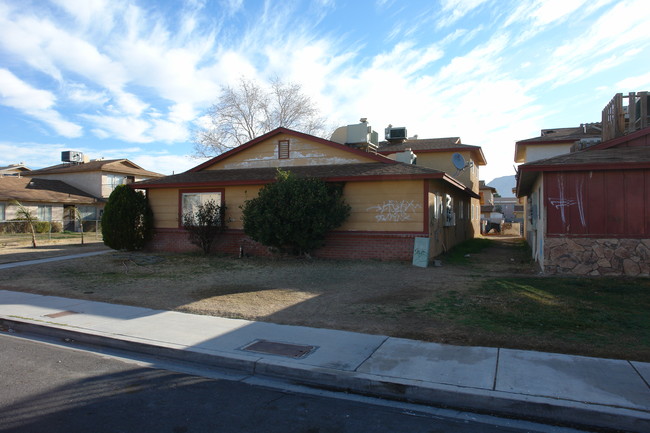 1660 Mary Jane Dr in Las Vegas, NV - Building Photo - Building Photo