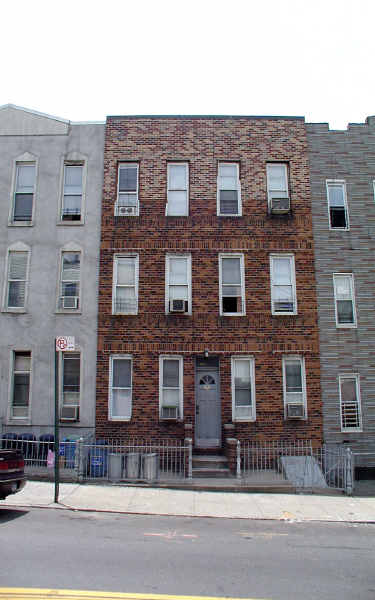 Gorgeous 2 Bed Park Slope, 20th St And 4th in Brooklyn, NY - Foto de edificio - Building Photo