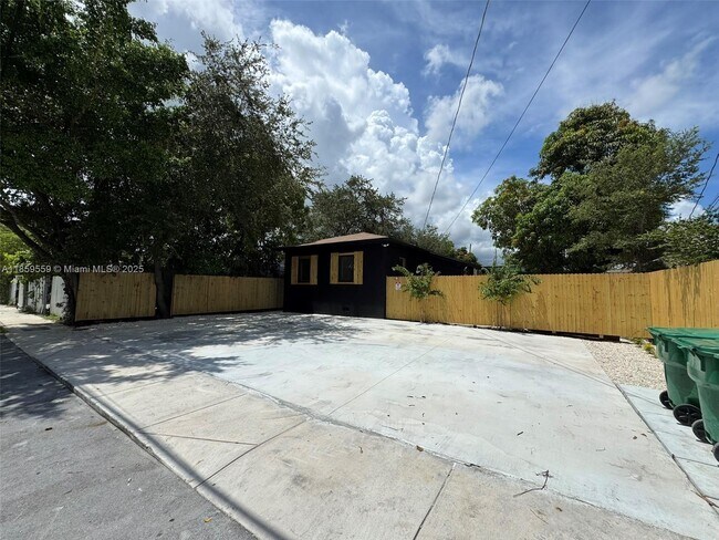 3 NE 70th St in Miami, FL - Building Photo - Building Photo