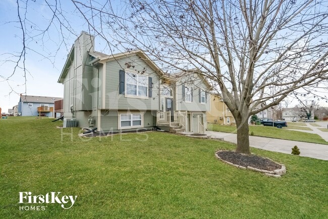 1407 Birch Dr, Unit 1 in Greenwood, MO - Building Photo - Building Photo