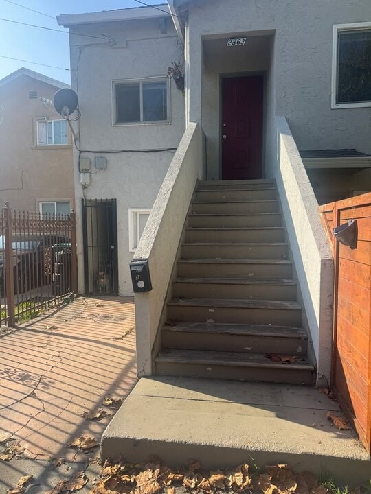2863 Helen St, Unit A in Oakland, CA - Foto de edificio