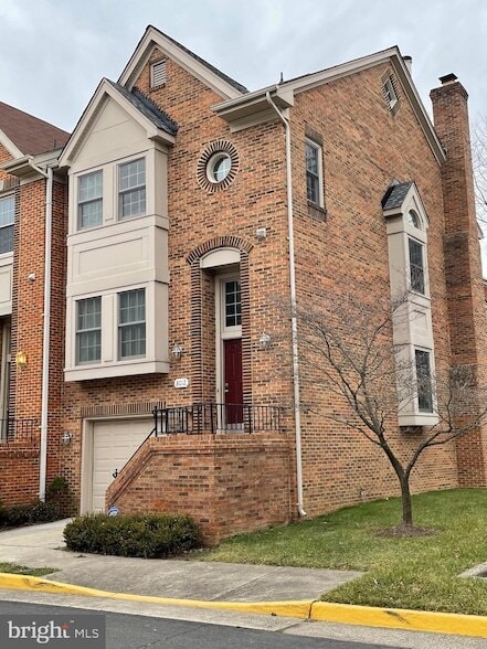 8012 Merry Oaks Ct in Vienna, VA - Building Photo - Building Photo