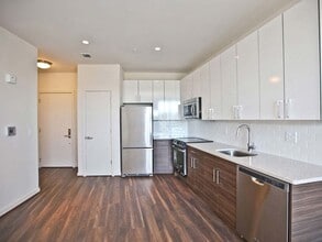 Fahrenheit Apartments in Washington, DC - Building Photo - Interior Photo